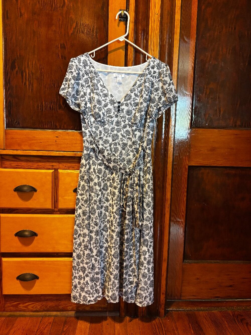 Ann Taylor White & Blue+Black Floral V-Neck Midi Dress w/ tie/sash Size 8
